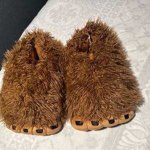 George Brown Furry men’s Slippers size 9/10